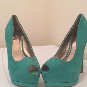 Lovely green heels